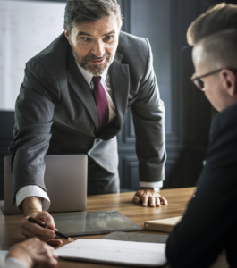 Homem em sessão de business coaching